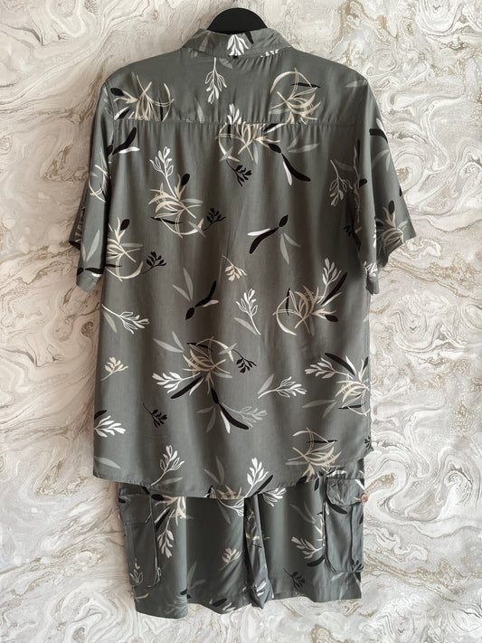 طقم قميص وشورت مشجر اخضر رجالي Men’s Patterned T-Shirt and Shorts Set