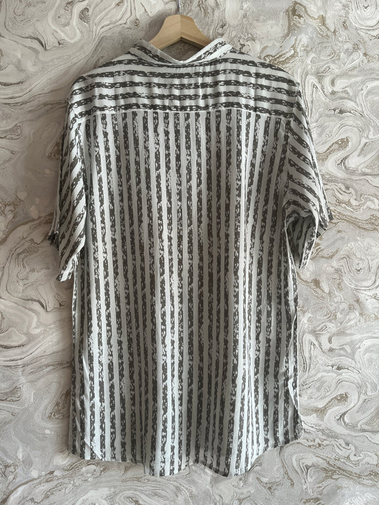 قميص بنمط مخطط رمادي رجالي Mens Relaxed Fit All-Over Print Cotton Shirt