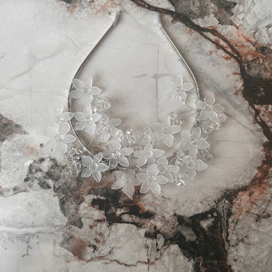 تاج أنيق مزين بأزهار Chic floral headband