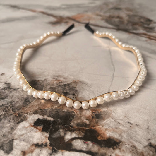 تاج لولو أنيق بتصميم متعرج Chic pearl crown with zigzag design