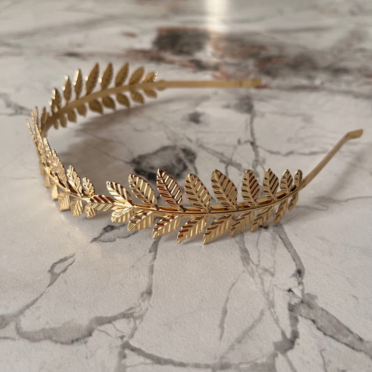 تاج أنيق ذهبي مزين بأوراق Chic with gold leafs headband