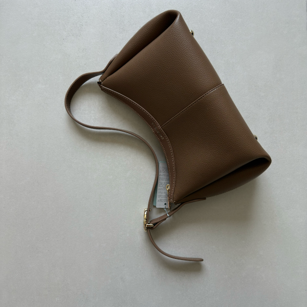 شنطة كريسبيلا حجم وسط بني Chrisbella midume brown hand bag