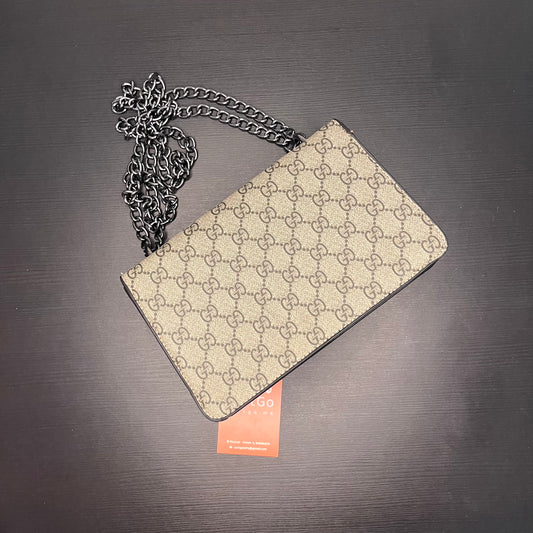 شنطة كتف بلون بني ونمط GG صغيرة Small GG pattern brown shoulder bag