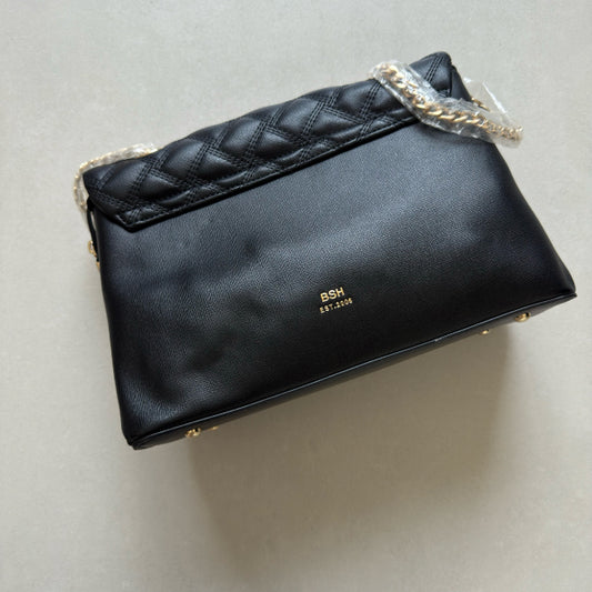حقيبة يد سوداء مبطنة مزينة بشعار QUILTED EMBELLISHED EMBLEM BLACK HAND BAG