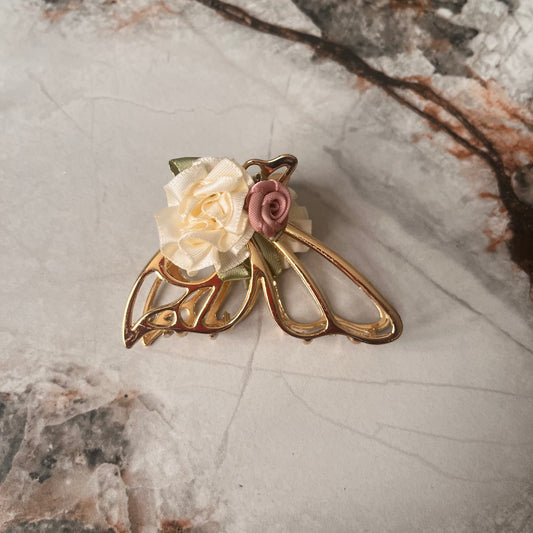 مشبك شعر معدن ذهبي شكل فراشة Golden metal butterfly hair clip