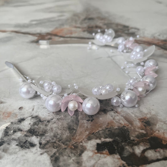 تاج أنيق مزين بخرز ولولو Chic pearl headband