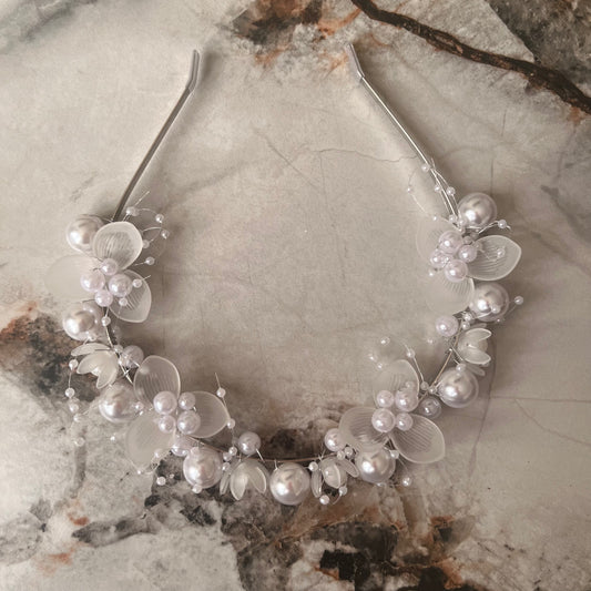 تاج أنيق مزين بخرز ولولو Chic headband