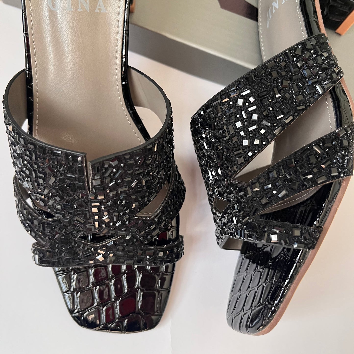 حذاء نسائي صندل بمقدمة مربعة وكعب عريض أسود  Black square toe sandal block heel
