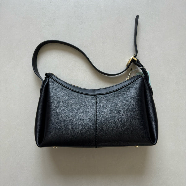 شنطة كريسبيلا حجم وسط أسود&nbsp;
Chrisbella Black hand bag

الستايل : يومي كاجوال
&nbsp;اللون : أسود
الحجم : متوسط
المادة الخارجية : جلد
النمط : مزين بشعار الماركة
إغلاق/ الرباط: سحاب
