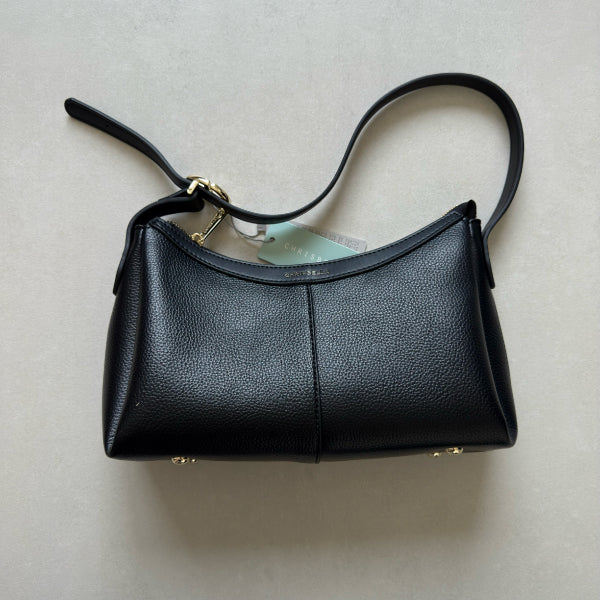 شنطة كريسبيلا حجم وسط أسود&nbsp;
Chrisbella Black hand bag

الستايل : يومي كاجوال
&nbsp;اللون : أسود
الحجم : متوسط
المادة الخارجية : جلد
النمط : مزين بشعار الماركة
إغلاق/ الرباط: سحاب
