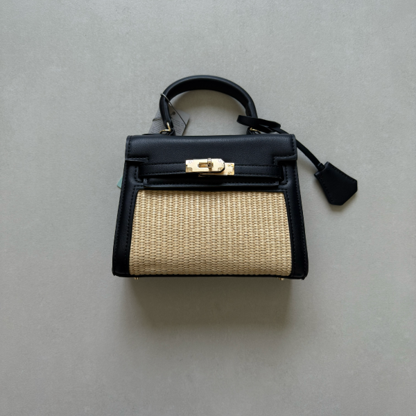 شنطة كريسبيلا حجم صغير أسود Chrisbella small black hand bag