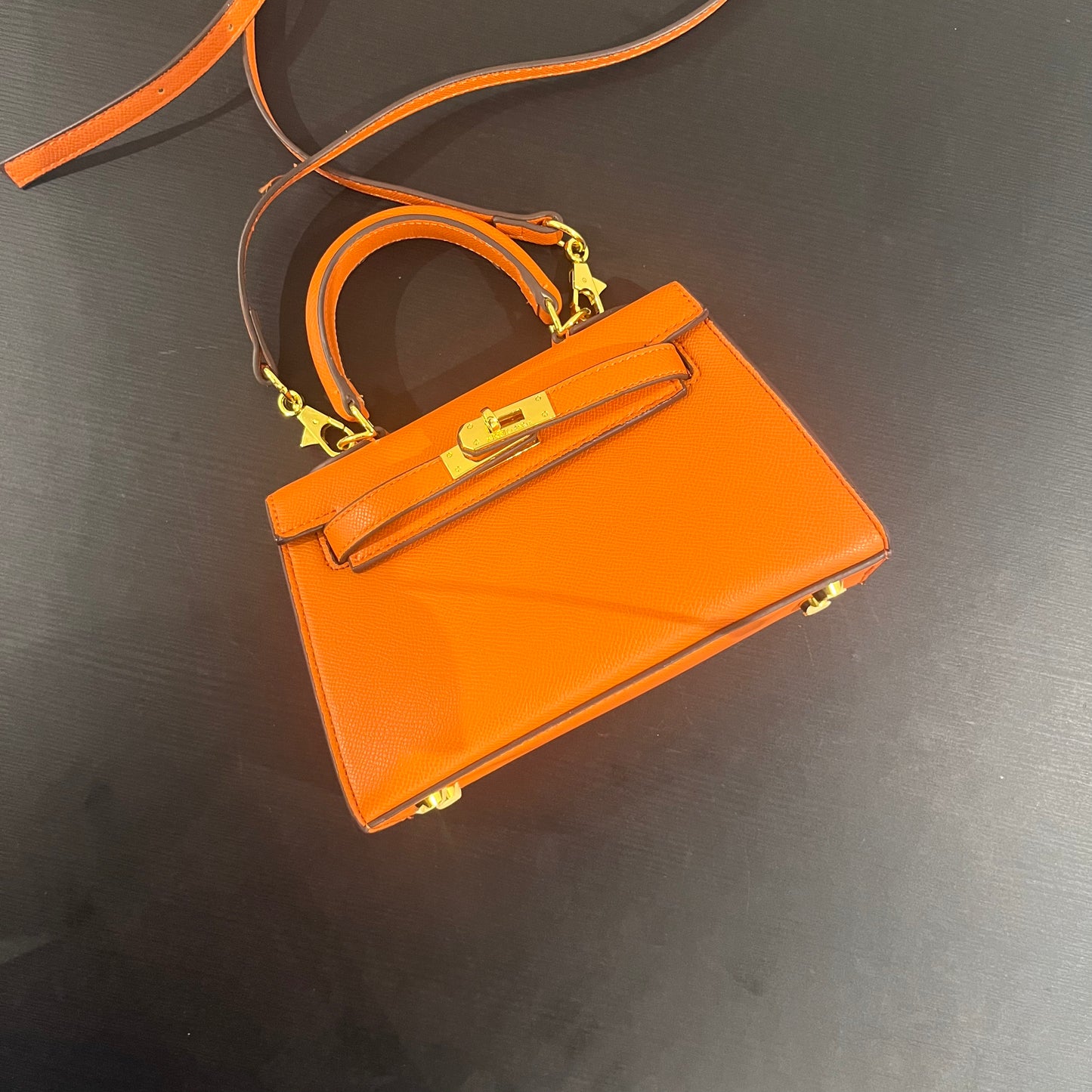 شنطة ميني بلون برتقالي صغيرة  Mini orange shoulder bag