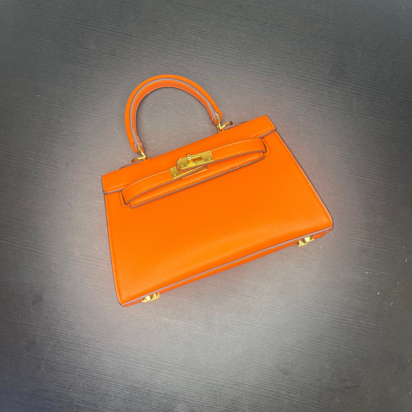 شنطة ميني بلون برتقالي صغيرة  Mini orange shoulder bag