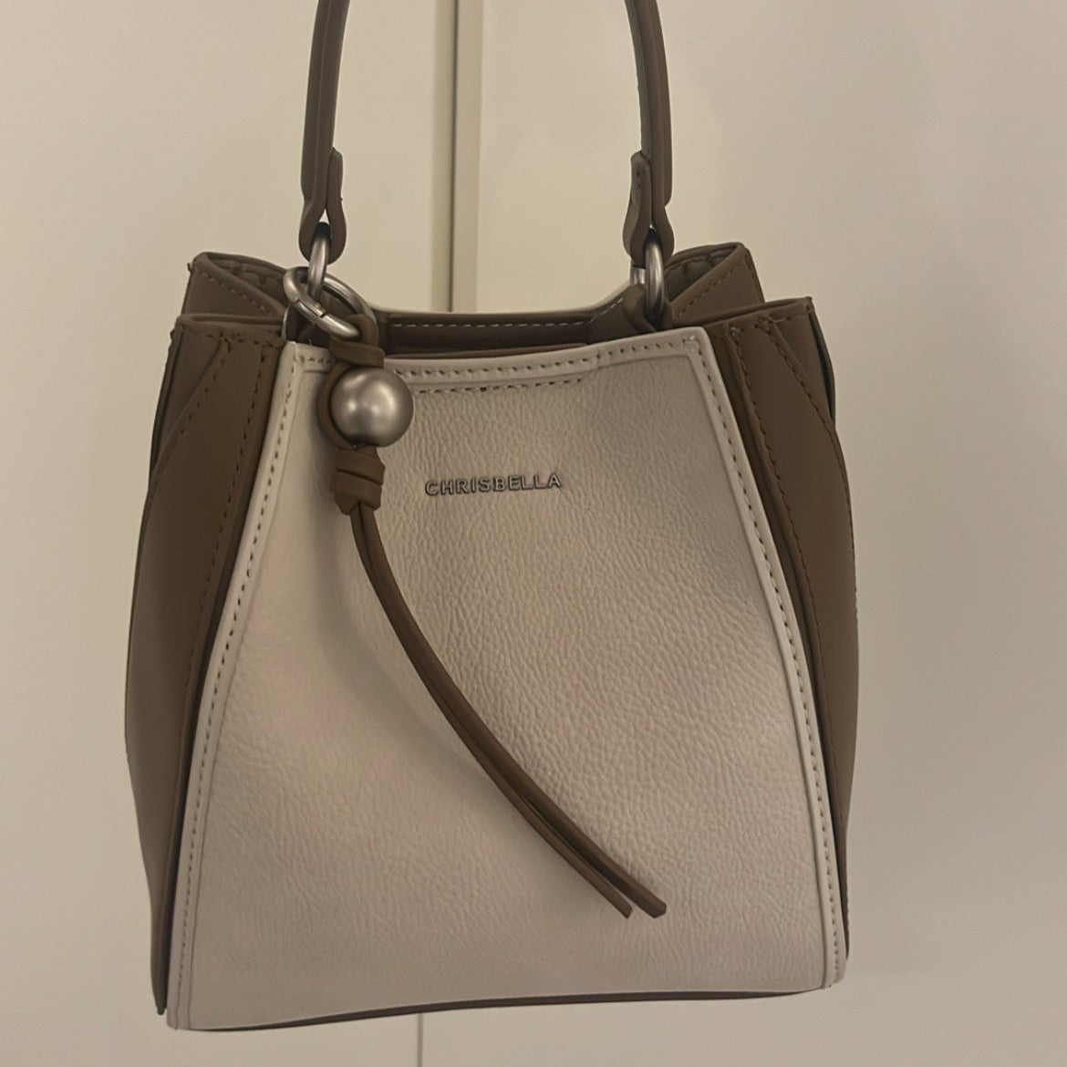 شنطة كريسبيلا حجم صغير  + باوتش &nbsp;  Chrisbella small brown bag with Detachable Strap and pouch 