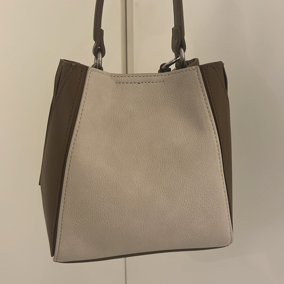 شنطة كريسبيلا حجم صغير  + باوتش &nbsp;  Chrisbella small brown bag with Detachable Strap and pouch 